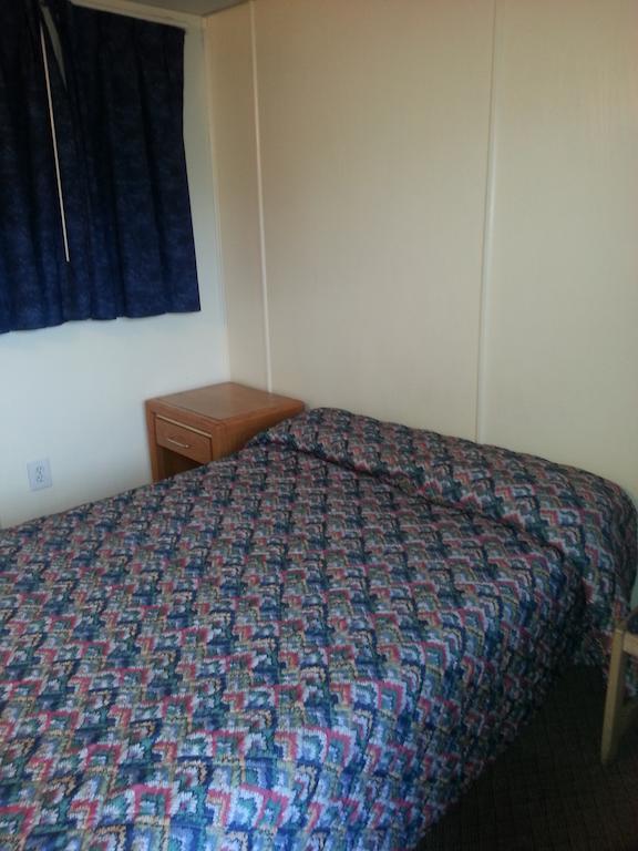 Americana Motel Avenel Room photo